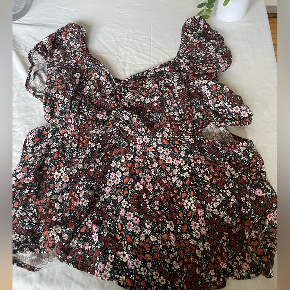 Torrid cute floral black top - Picture 2 of 3